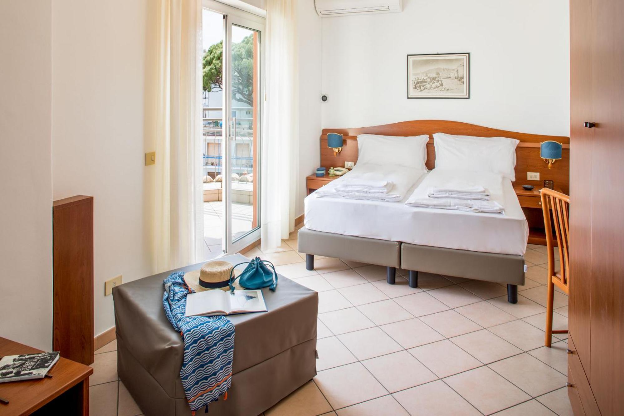 Hotel Tritone Laigueglia Ngoại thất bức ảnh