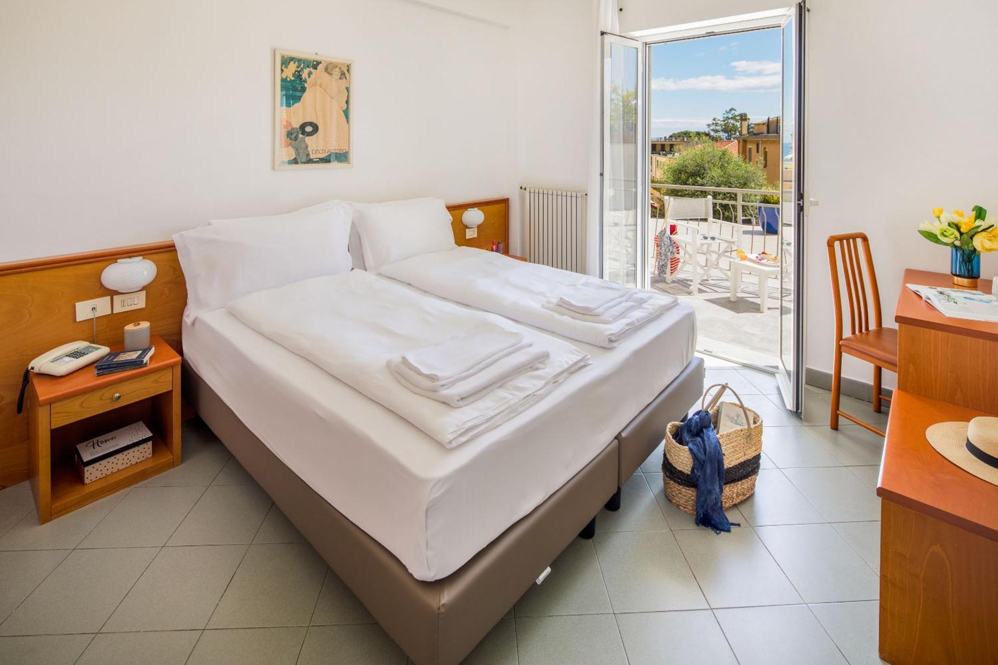 Hotel Tritone Laigueglia Ngoại thất bức ảnh