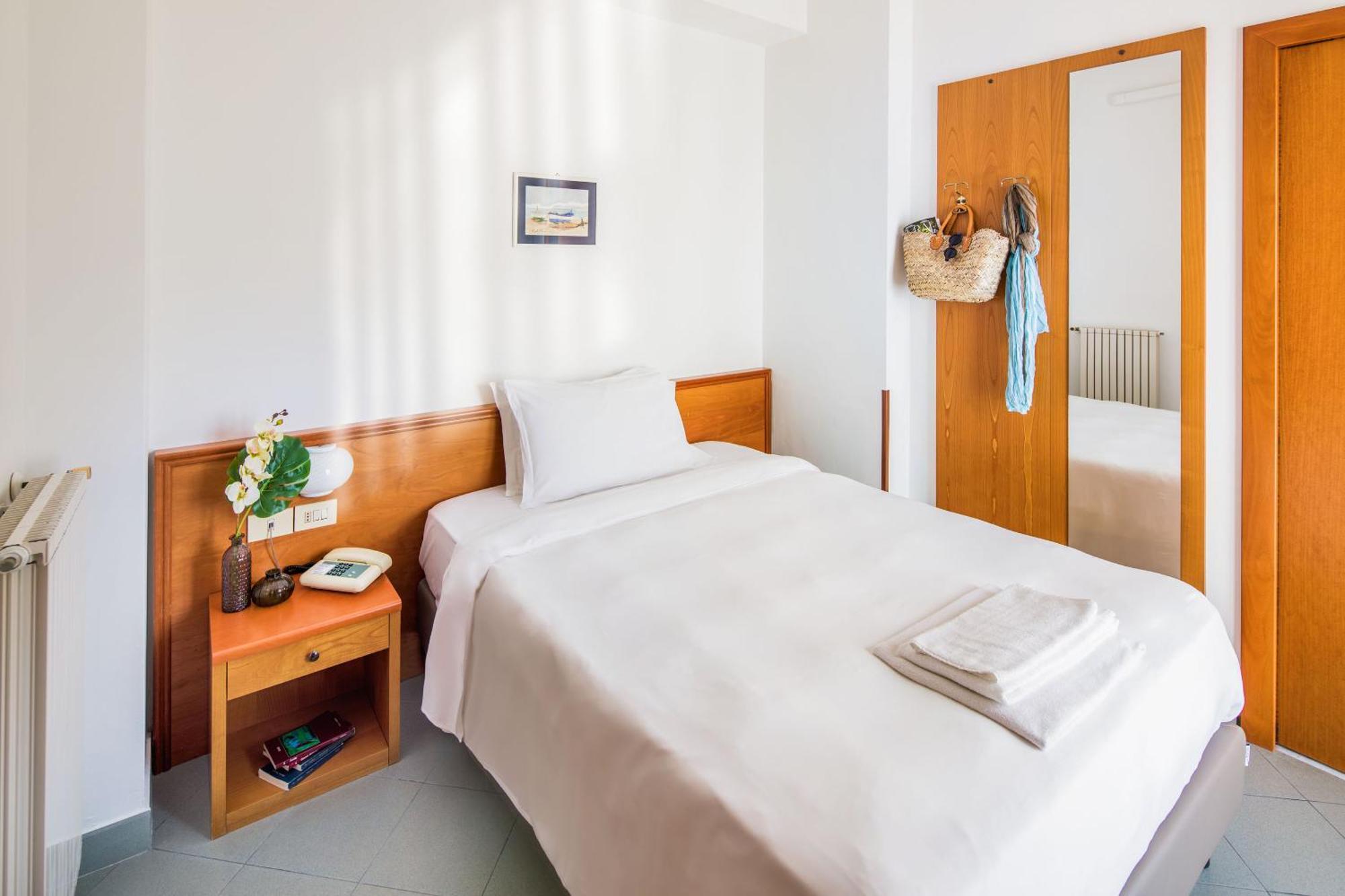 Hotel Tritone Laigueglia Ngoại thất bức ảnh