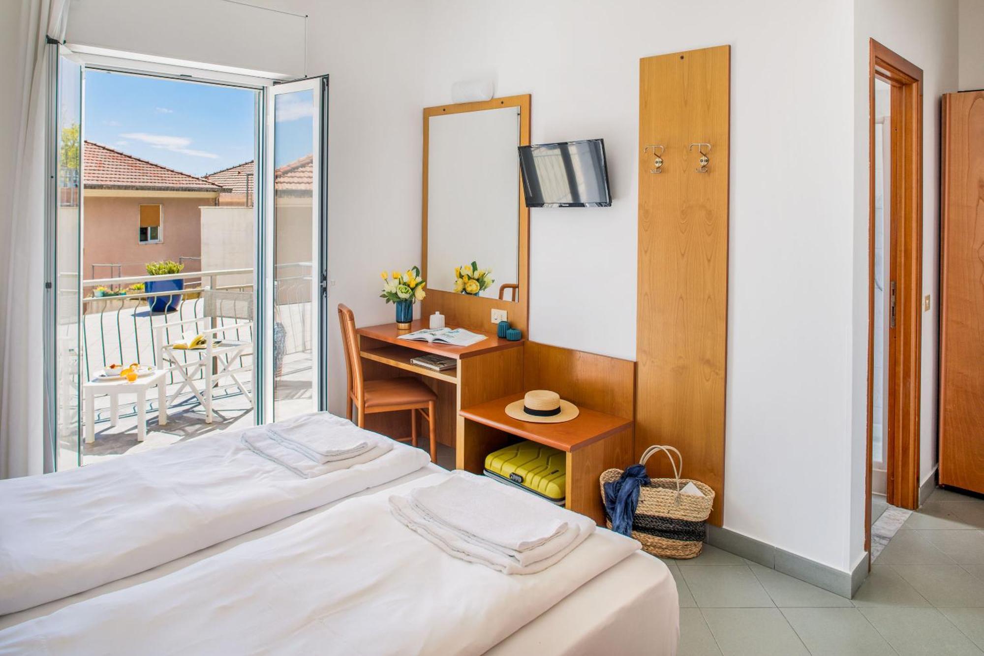 Hotel Tritone Laigueglia Ngoại thất bức ảnh
