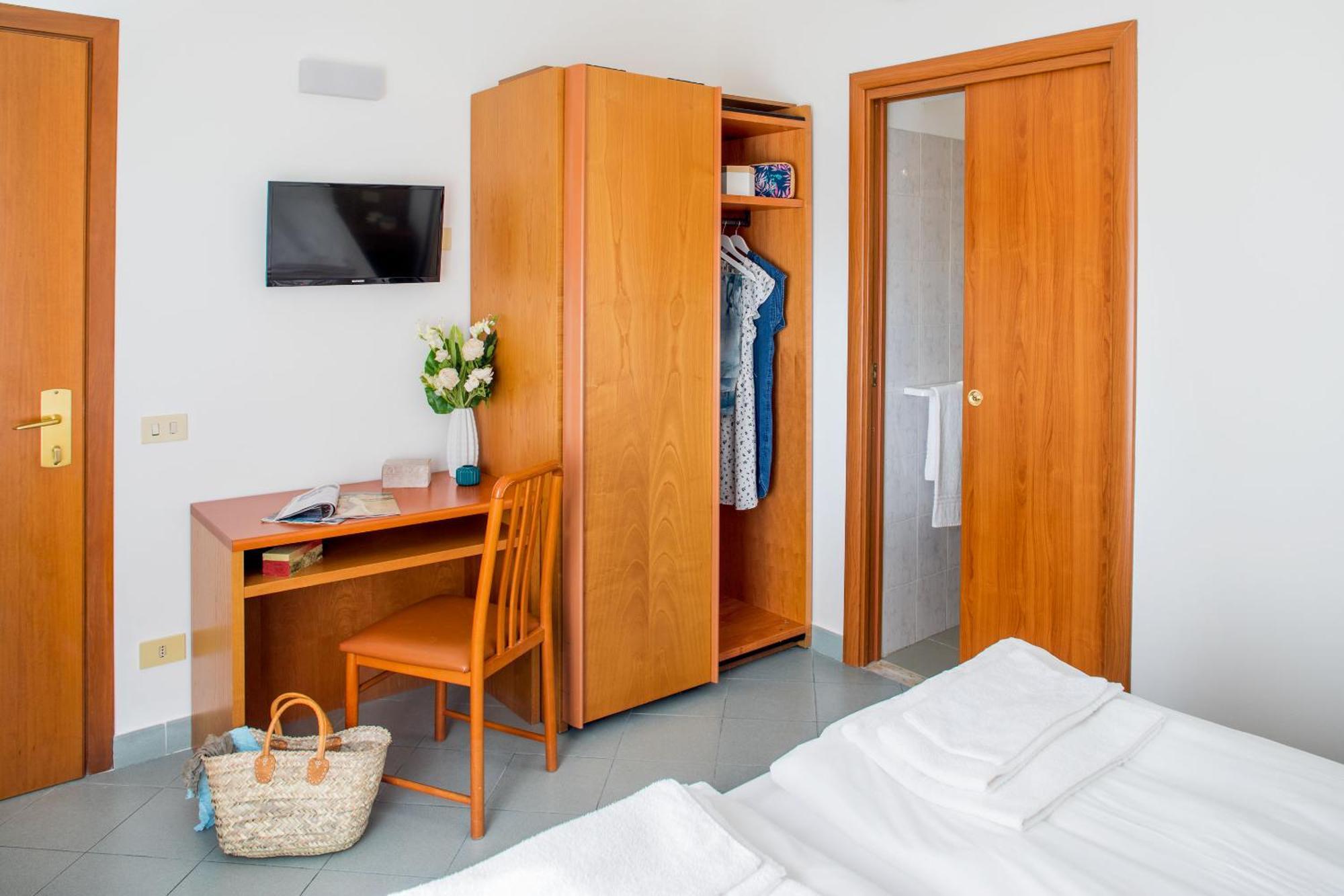 Hotel Tritone Laigueglia Ngoại thất bức ảnh