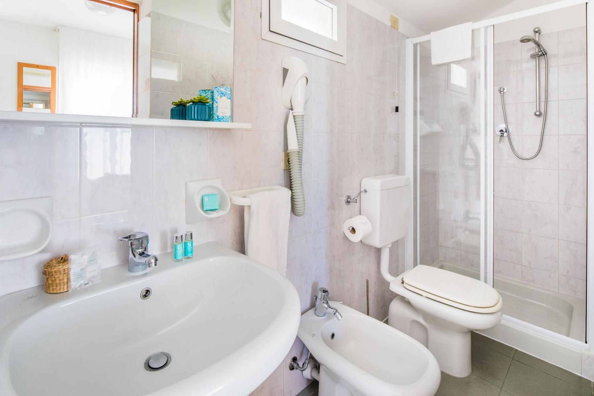 Hotel Tritone Laigueglia Ngoại thất bức ảnh