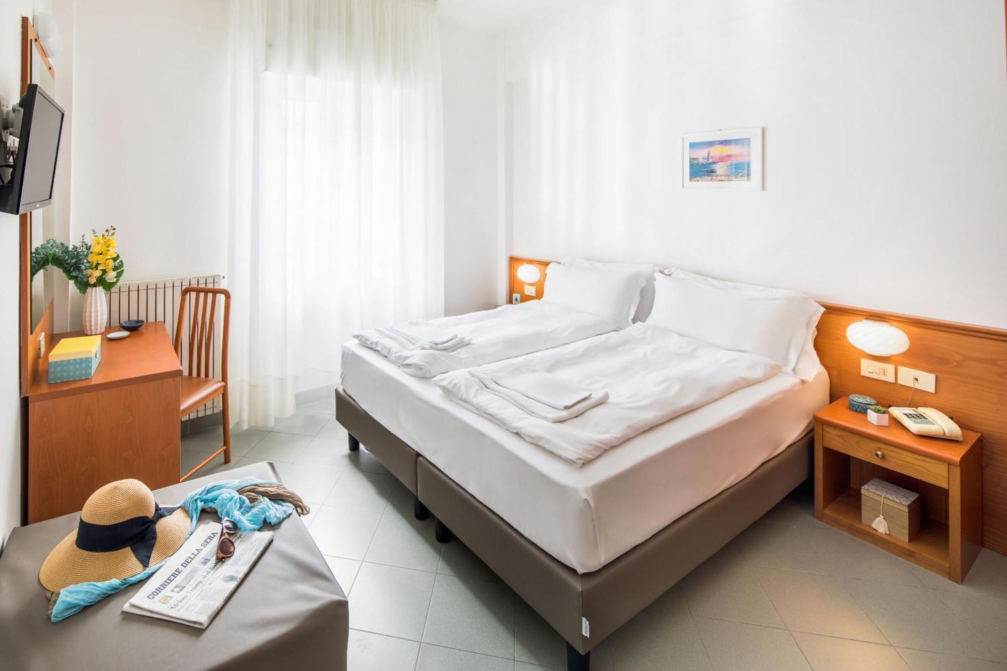Hotel Tritone Laigueglia Ngoại thất bức ảnh