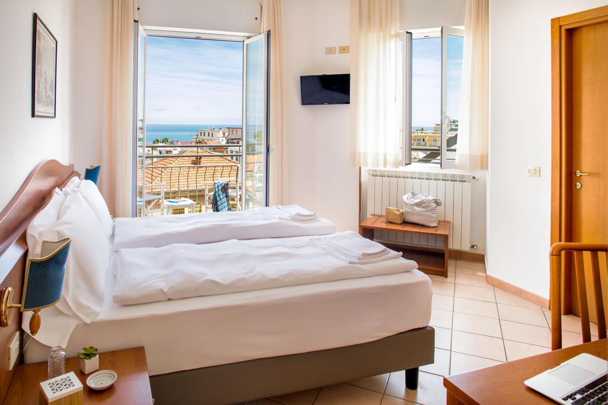 Hotel Tritone Laigueglia Ngoại thất bức ảnh