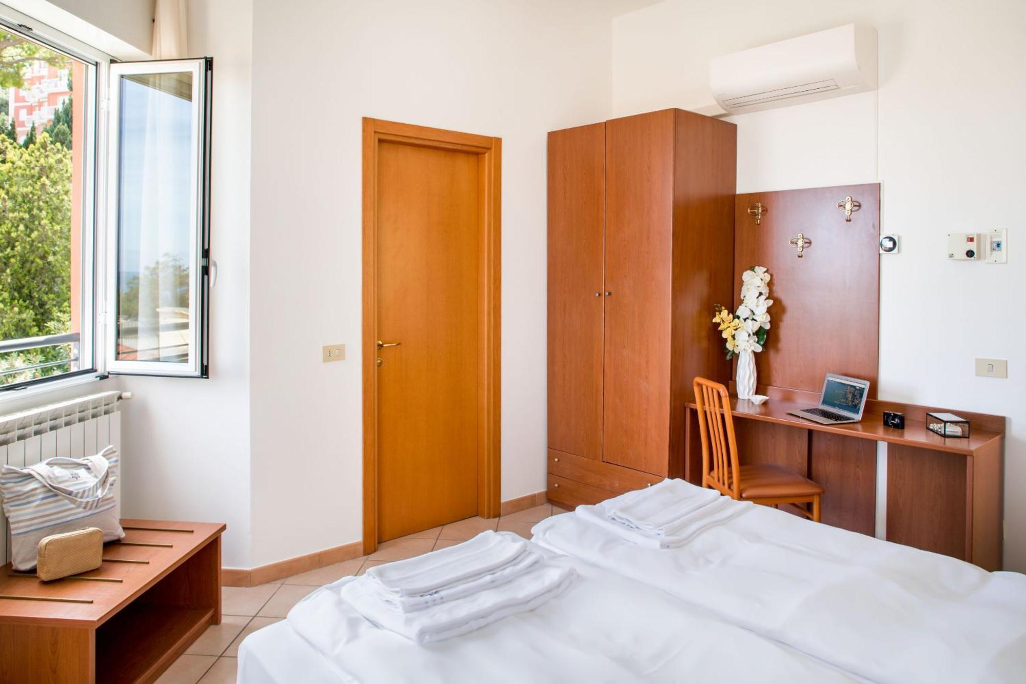 Hotel Tritone Laigueglia Ngoại thất bức ảnh