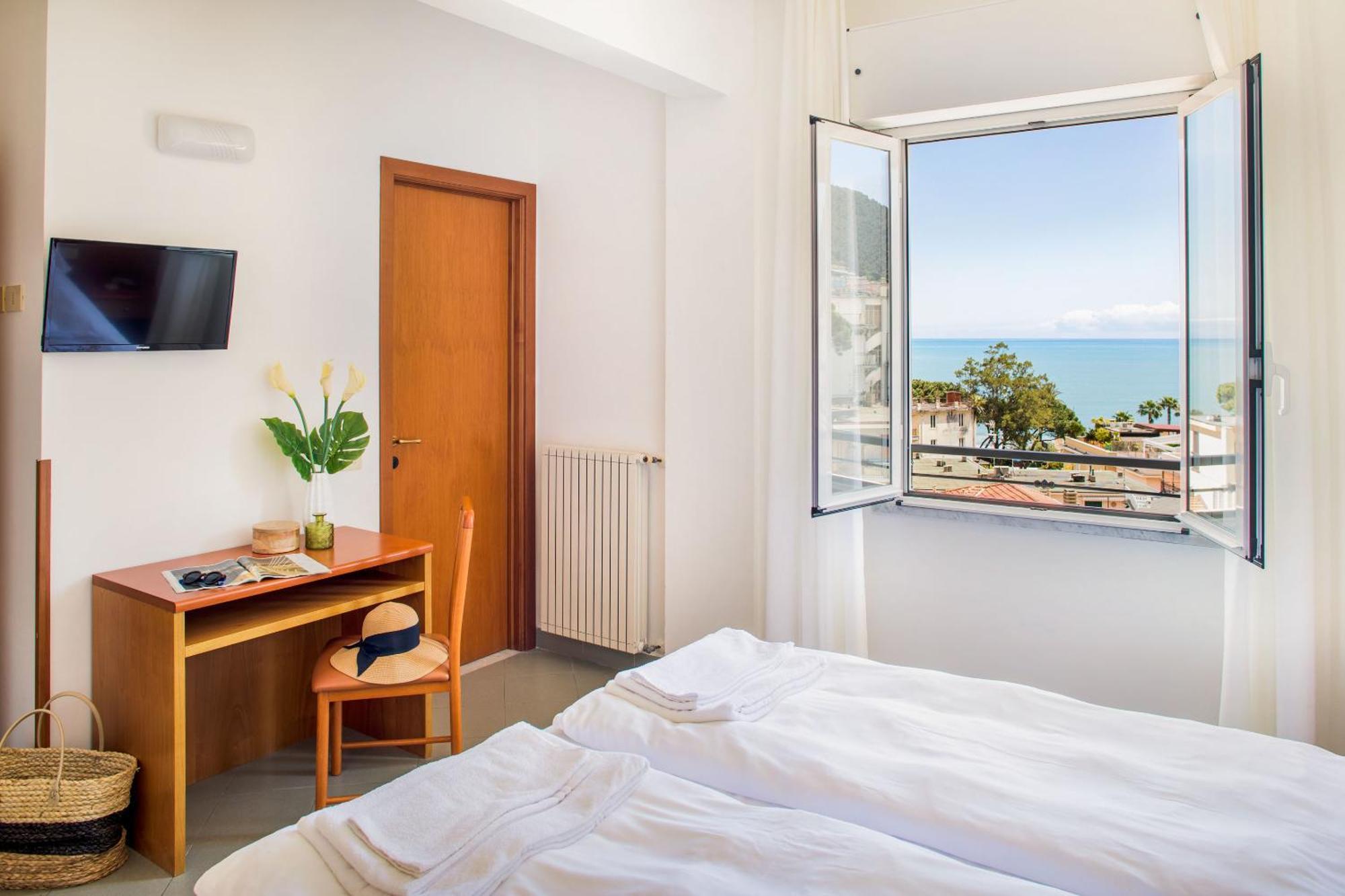 Hotel Tritone Laigueglia Ngoại thất bức ảnh
