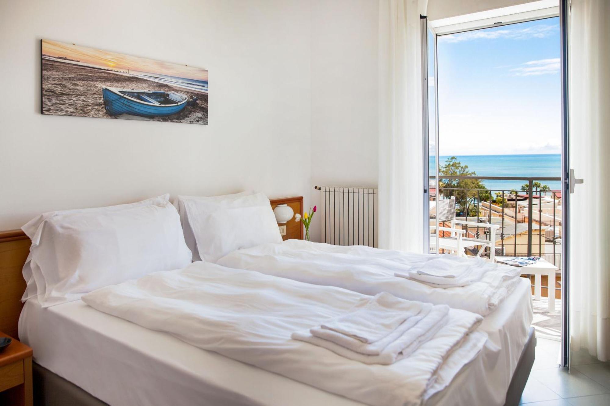 Hotel Tritone Laigueglia Ngoại thất bức ảnh