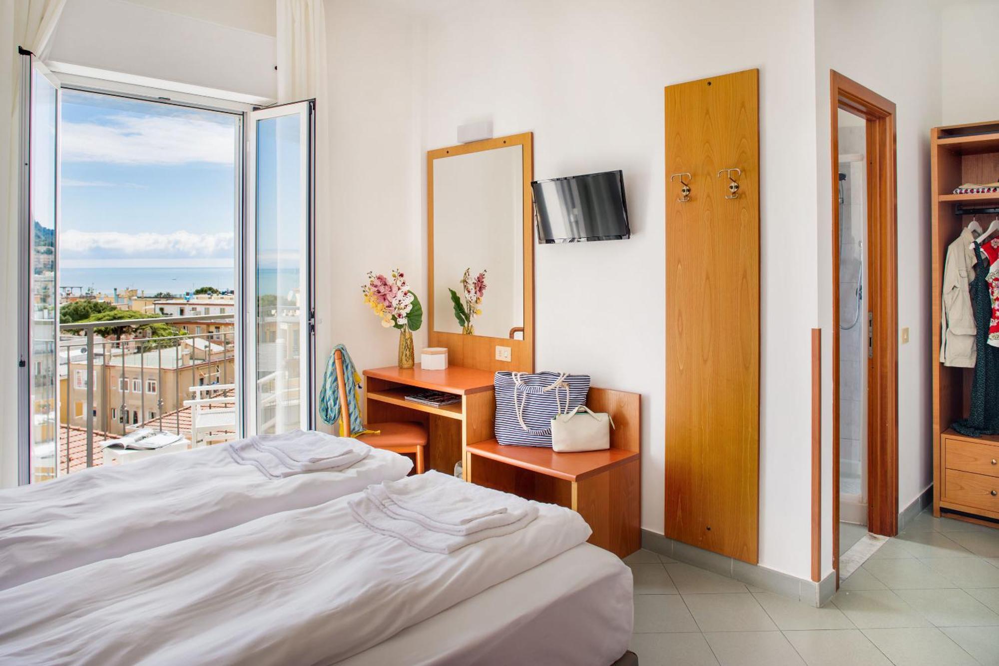Hotel Tritone Laigueglia Ngoại thất bức ảnh