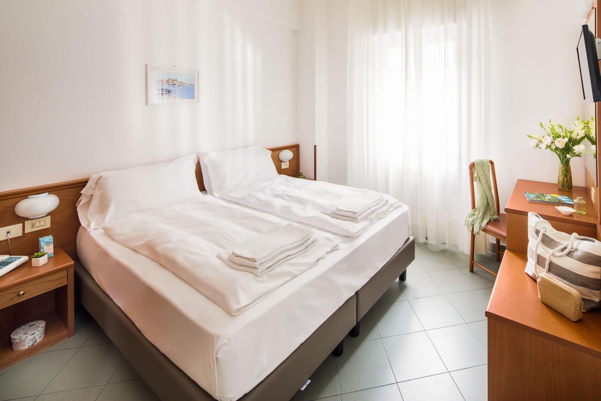 Hotel Tritone Laigueglia Ngoại thất bức ảnh