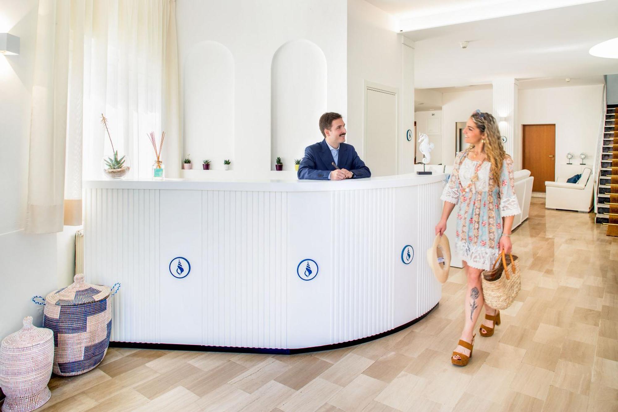 Hotel Tritone Laigueglia Ngoại thất bức ảnh