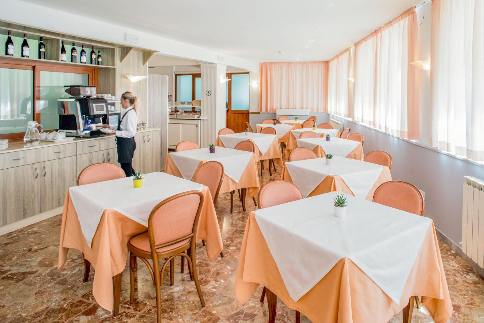 Hotel Tritone Laigueglia Ngoại thất bức ảnh