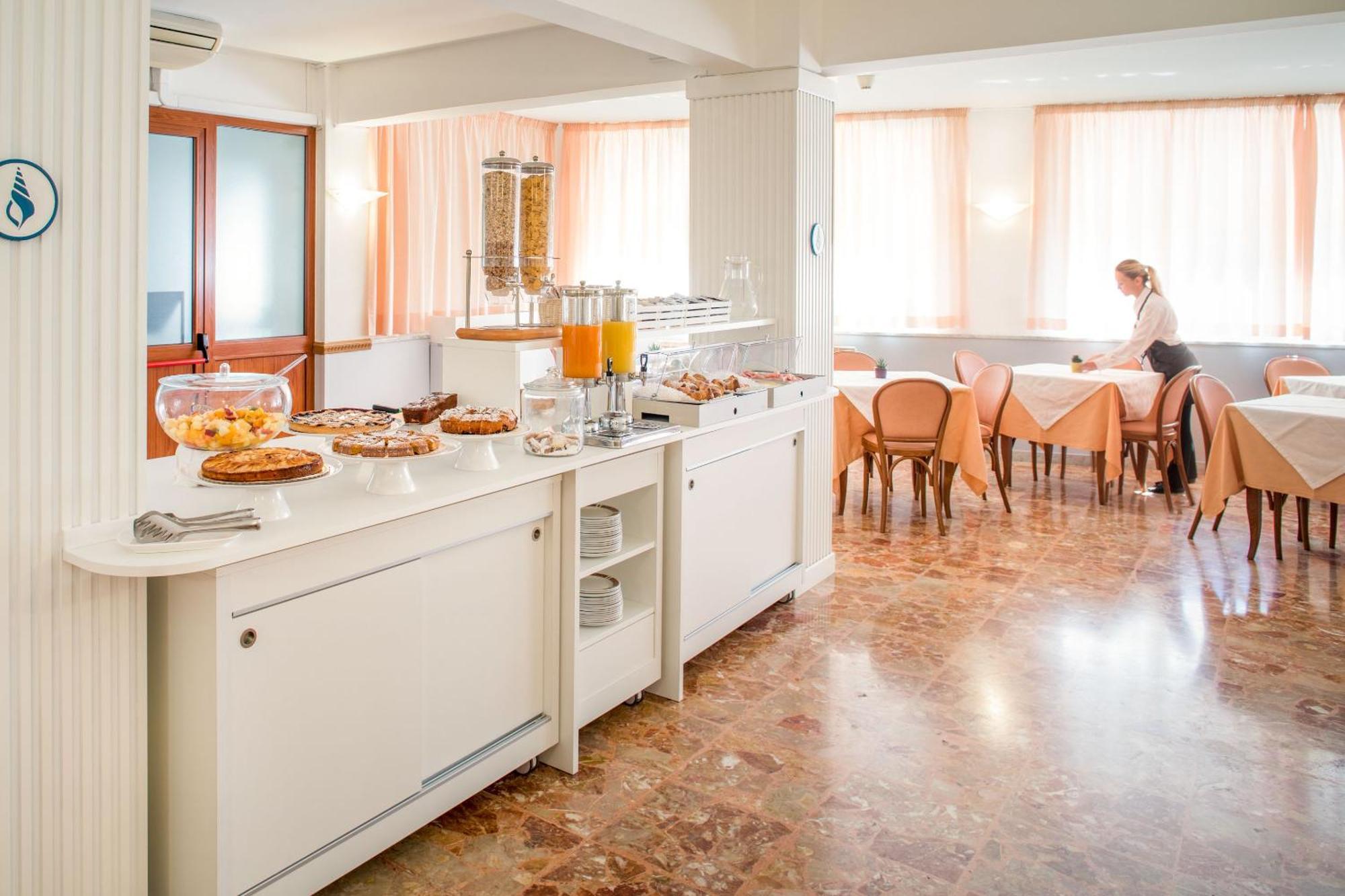 Hotel Tritone Laigueglia Ngoại thất bức ảnh