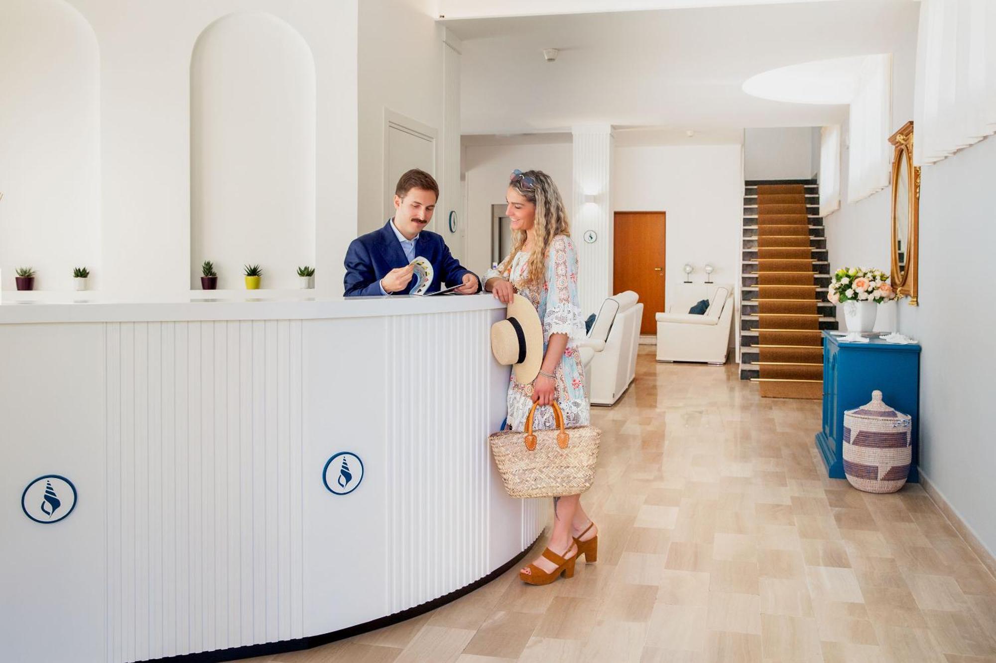 Hotel Tritone Laigueglia Ngoại thất bức ảnh