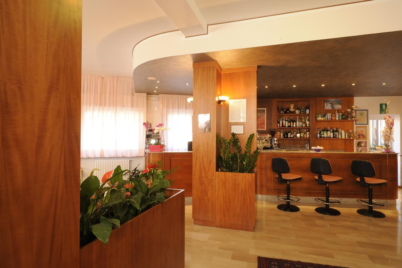 Hotel Tritone Laigueglia Ngoại thất bức ảnh