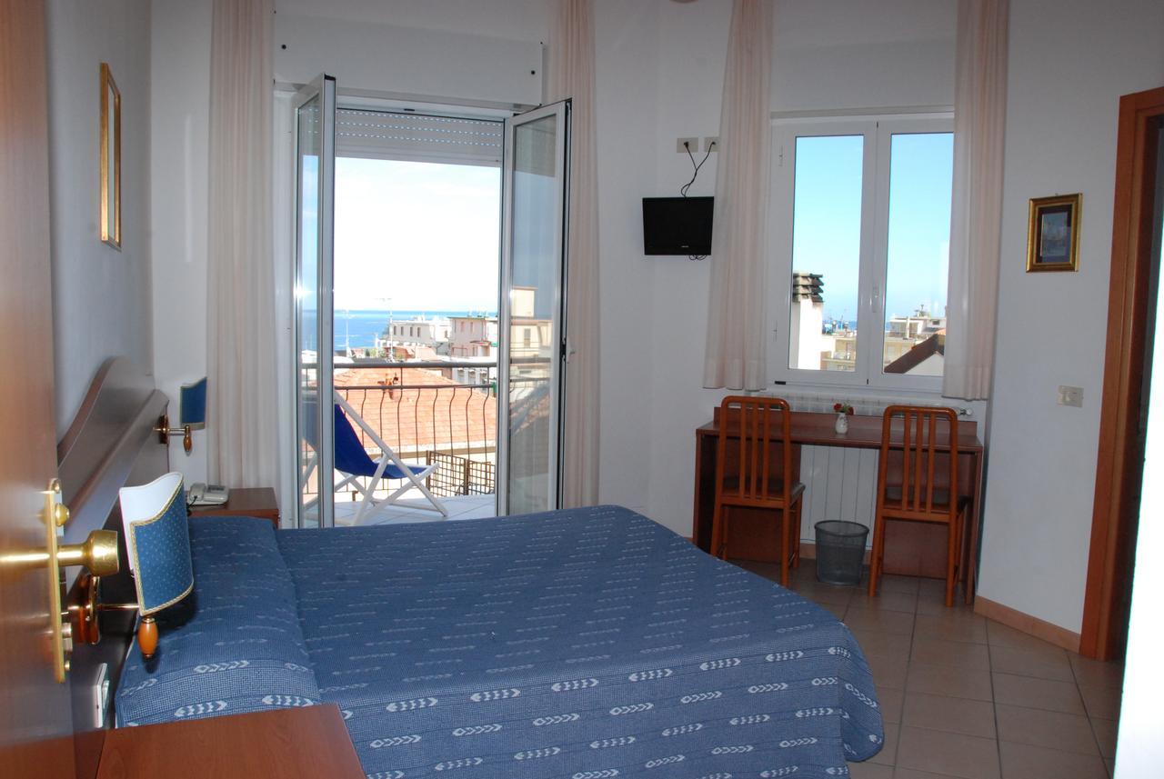 Hotel Tritone Laigueglia Ngoại thất bức ảnh